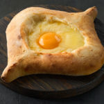 Hachapuri-po-adzharski-klassika-